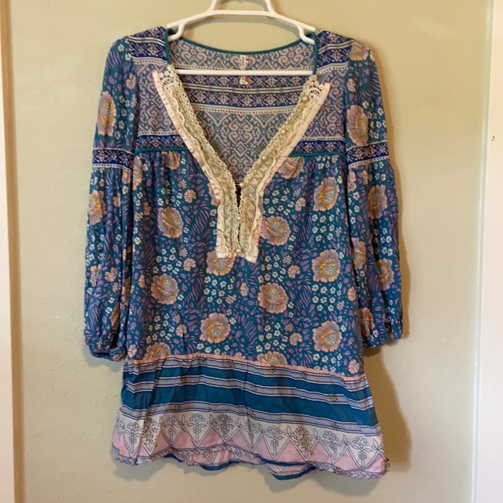 Free People small, blue floral, boho top.